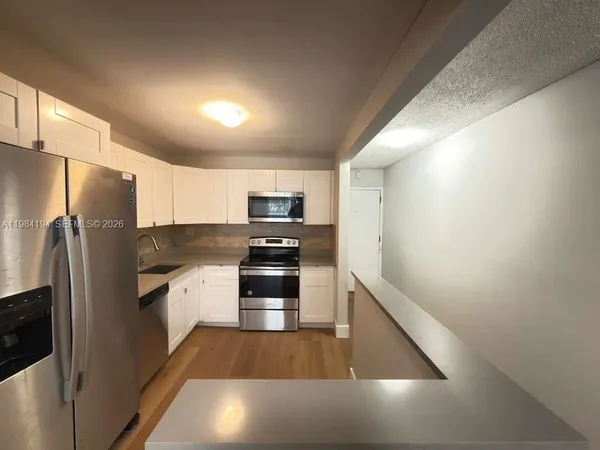 $1,900 | 4304 Northwest 9th Avenue, Unit 12C, Deerfield Beach, FL 33064