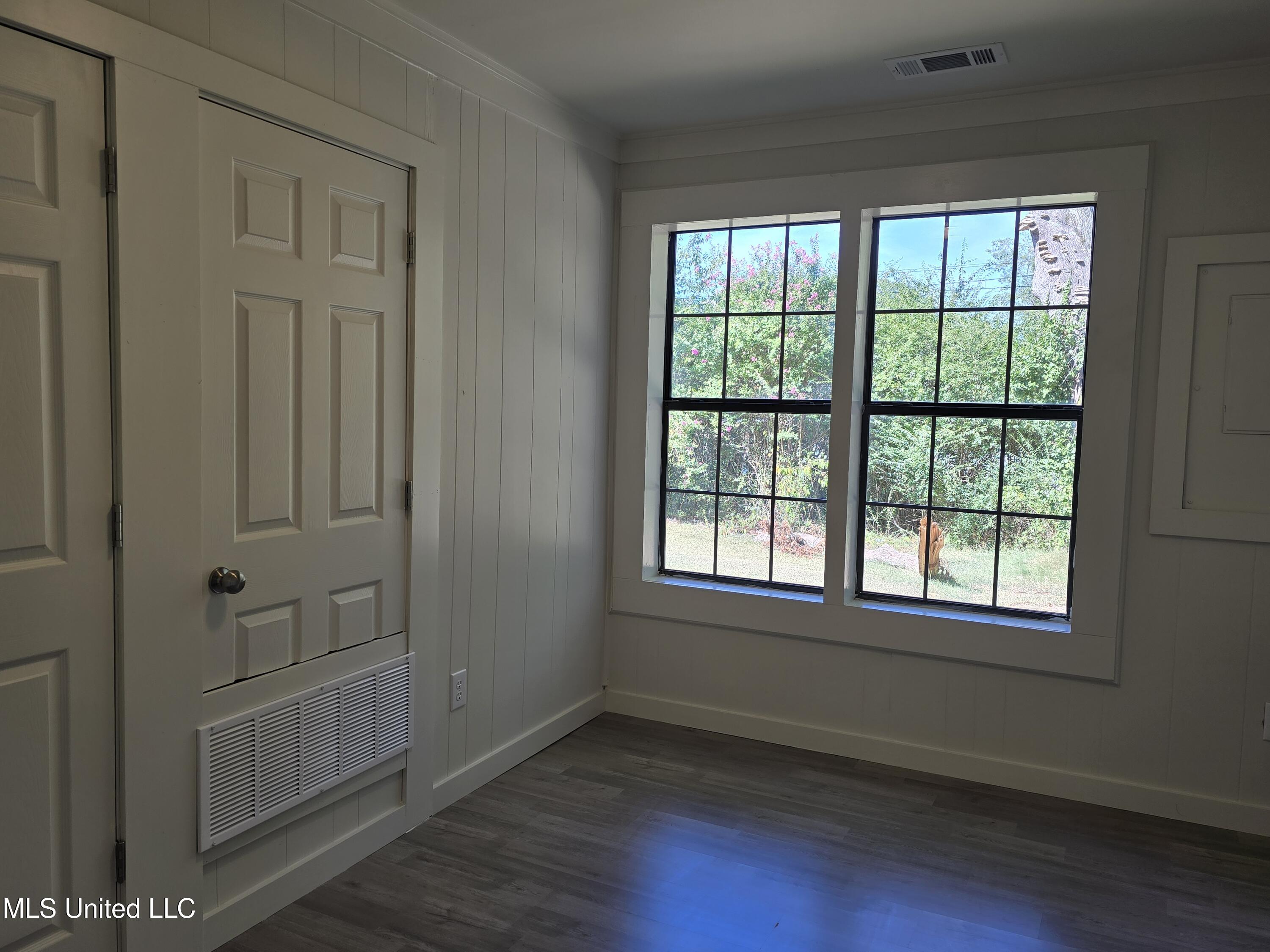 903 West Main Street Senatobia, MS 38668 - Photo 12 of 27 20250908_103432