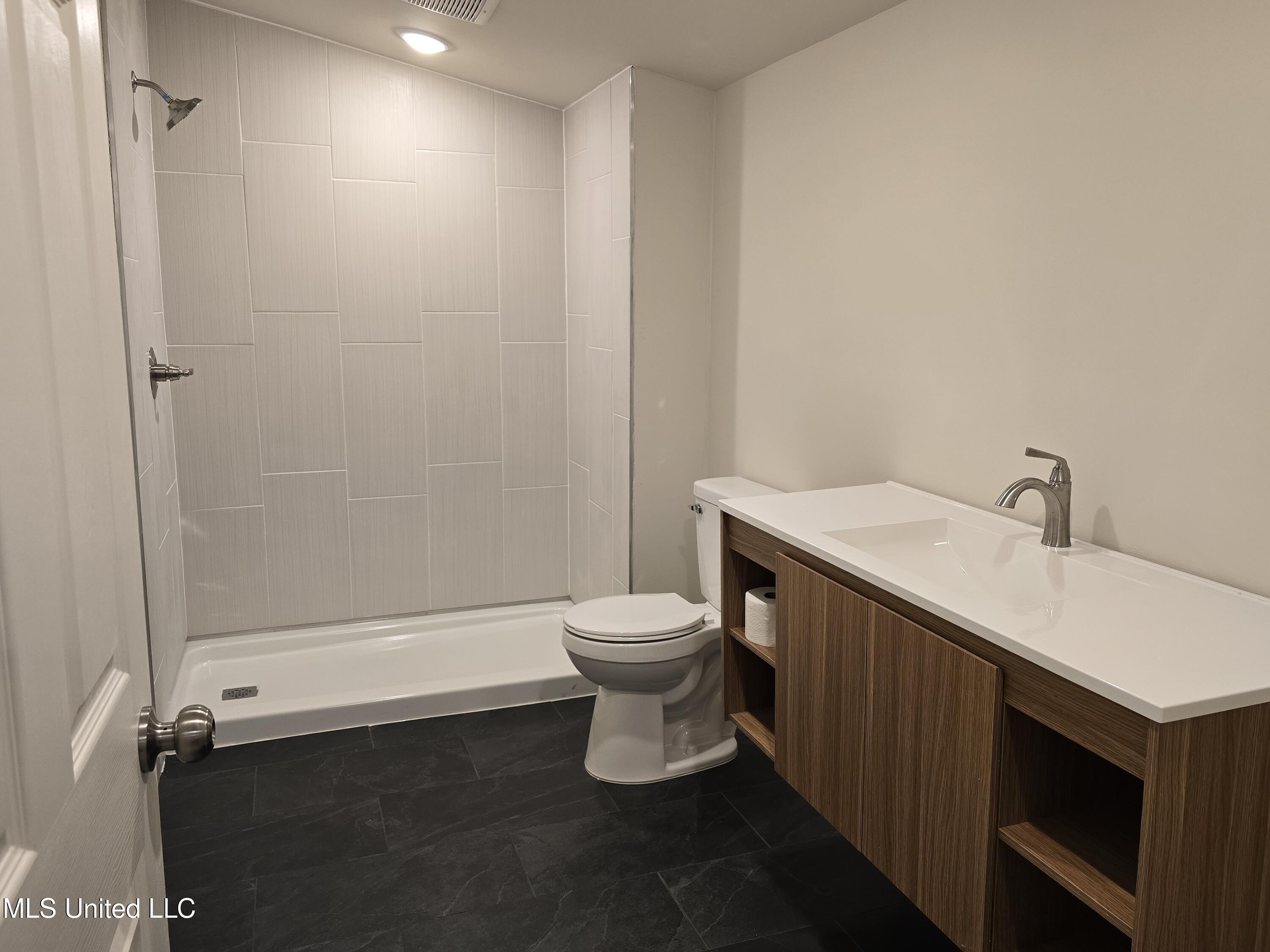 903 West Main Street Senatobia, MS 38668 - Photo 14 of 27 20250908_103455