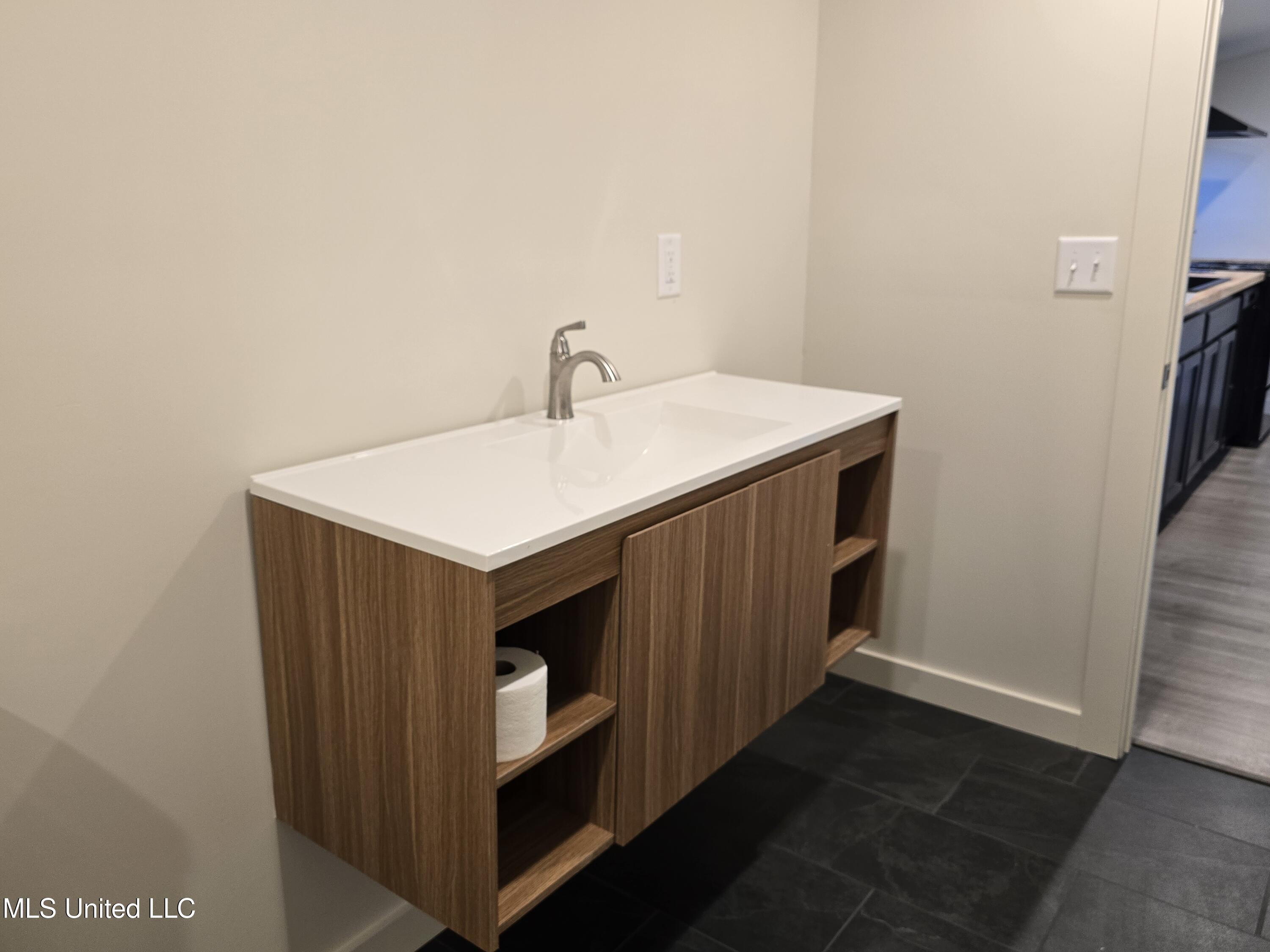 903 West Main Street Senatobia, MS 38668 - Photo 16 of 27 20250908_103515