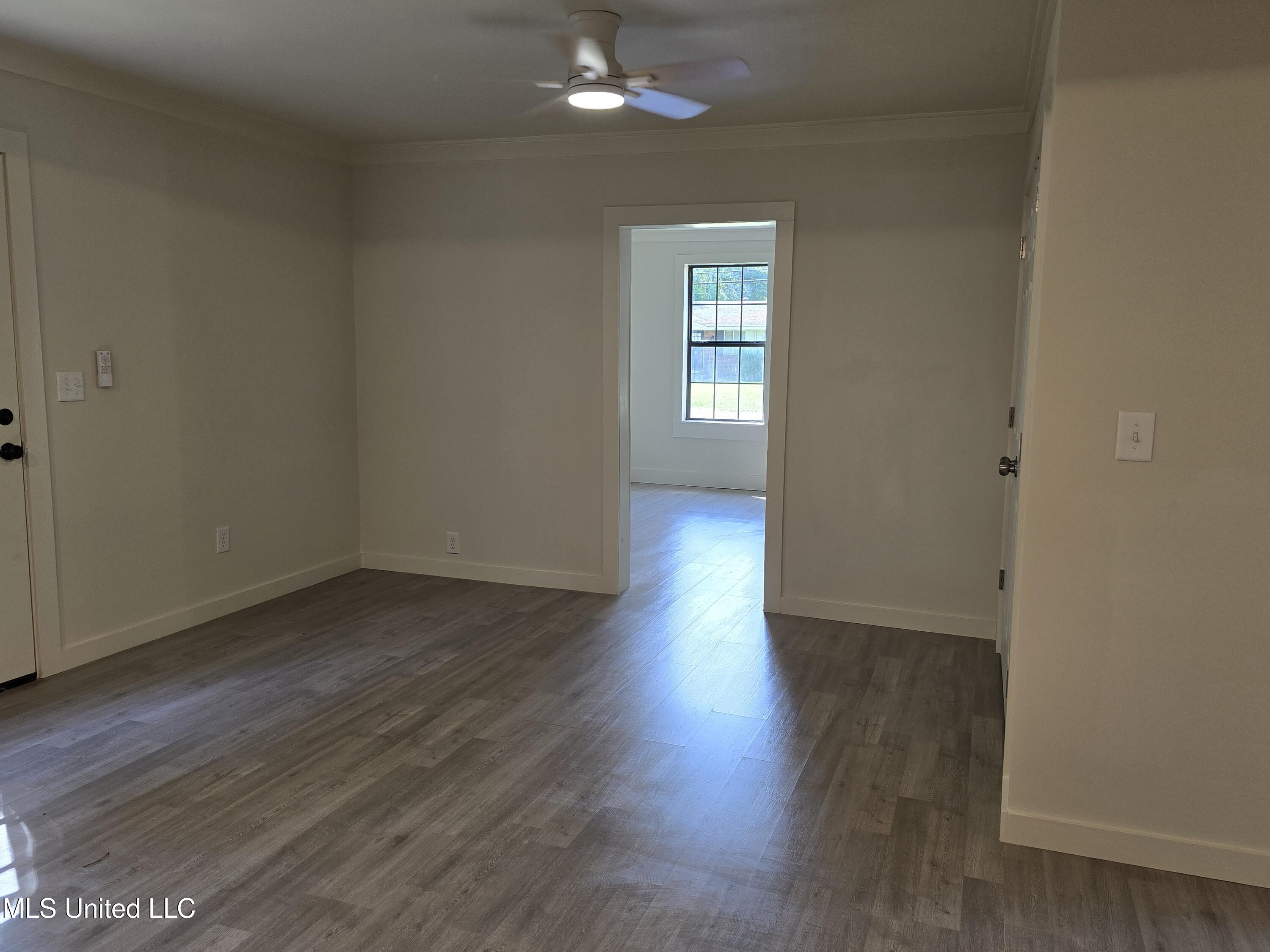 903 West Main Street Senatobia, MS 38668 - Photo 22 of 27 20250908_103634