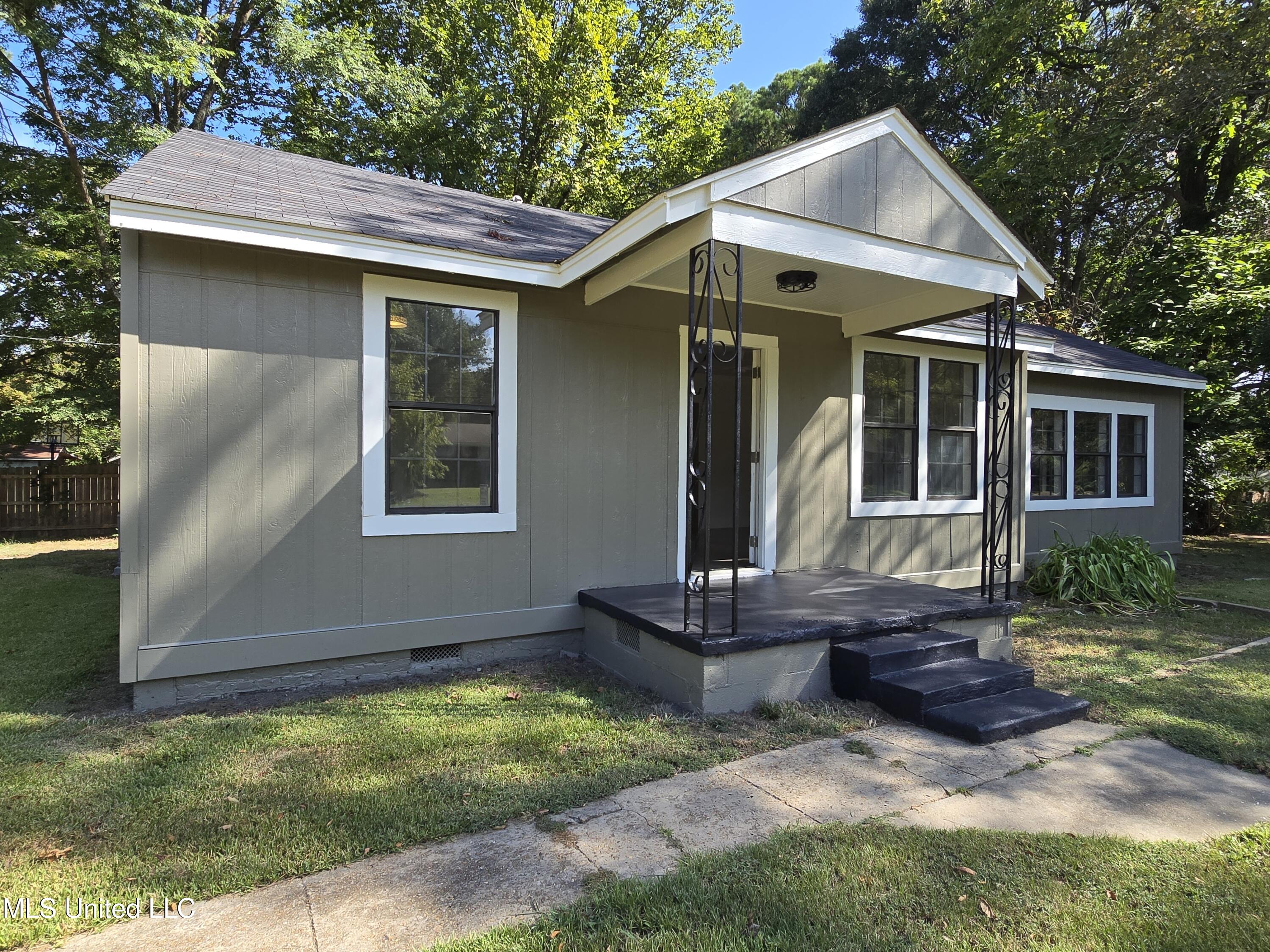 903 West Main Street Senatobia, MS 38668 - Photo 3 of 27 20250908_101954