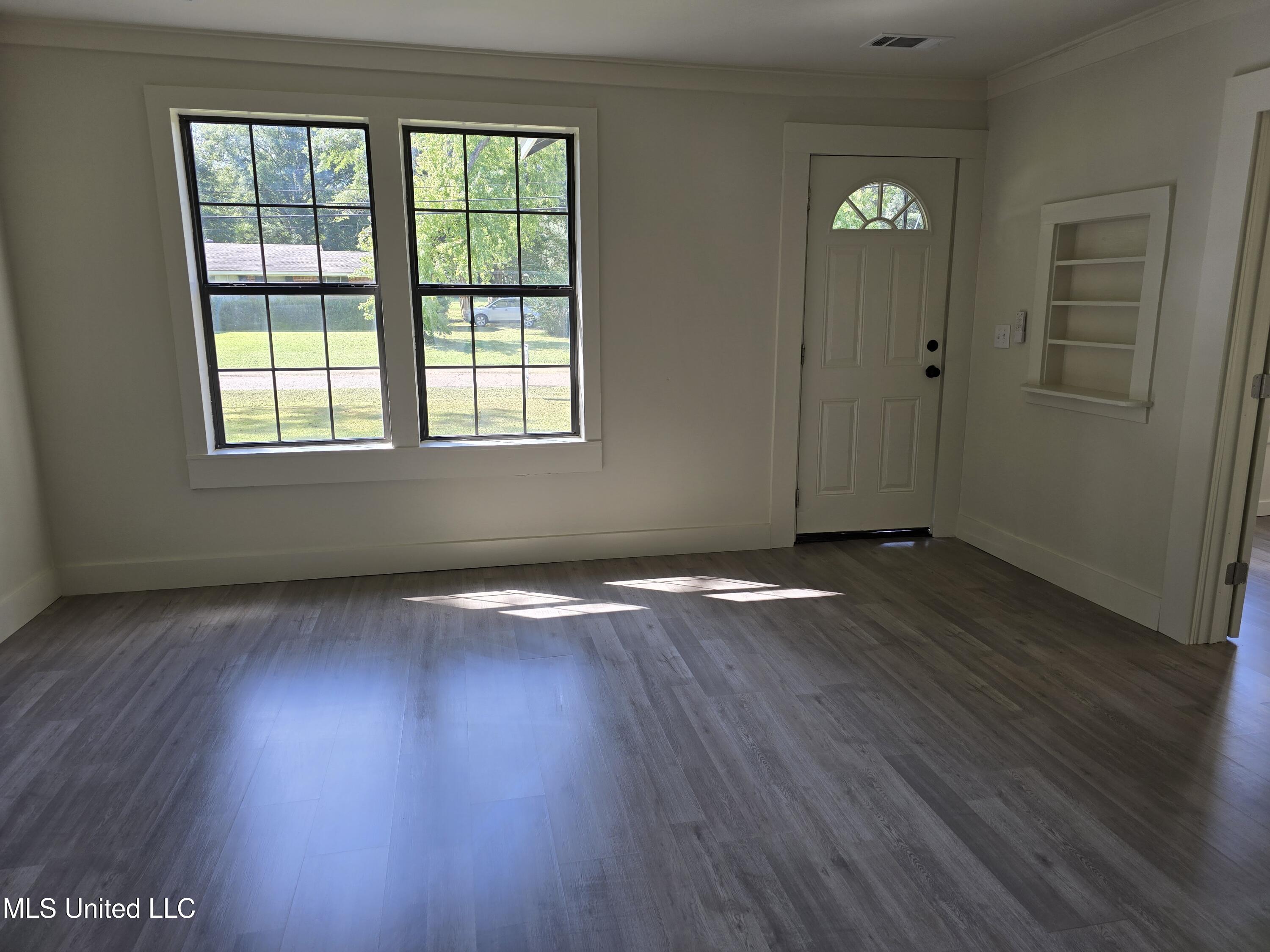 903 West Main Street Senatobia, MS 38668 - Photo 4 of 27 20250908_103222