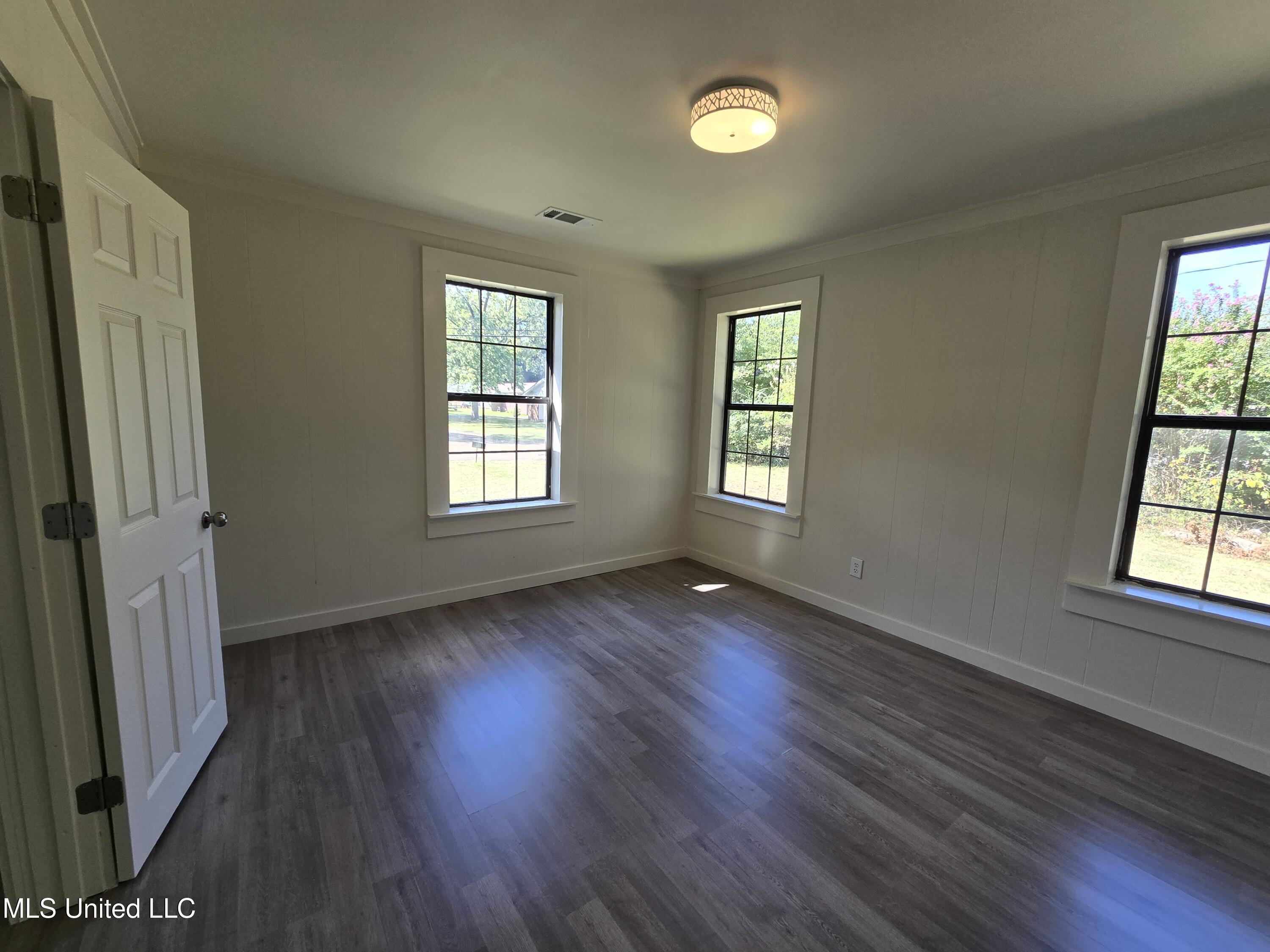 903 West Main Street Senatobia, MS 38668 - Photo 6 of 27 20250908_103245