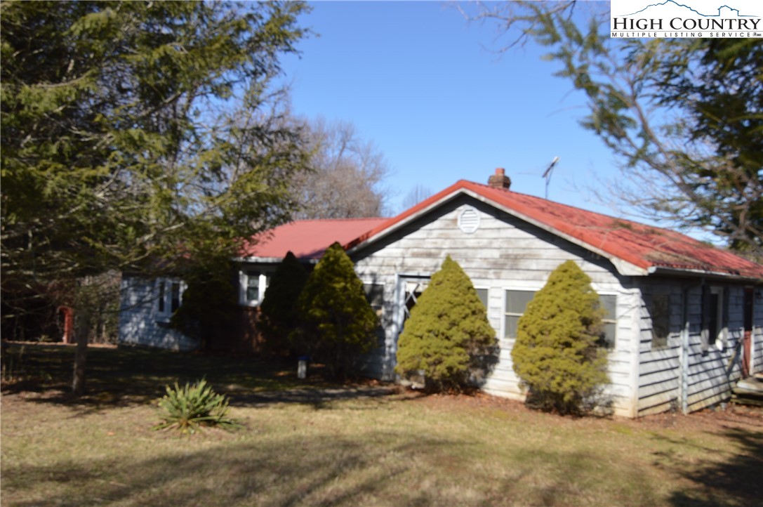 697 Phipps Road Sparta, NC 28675 - Photo 2 of 39 Gallery Image 2