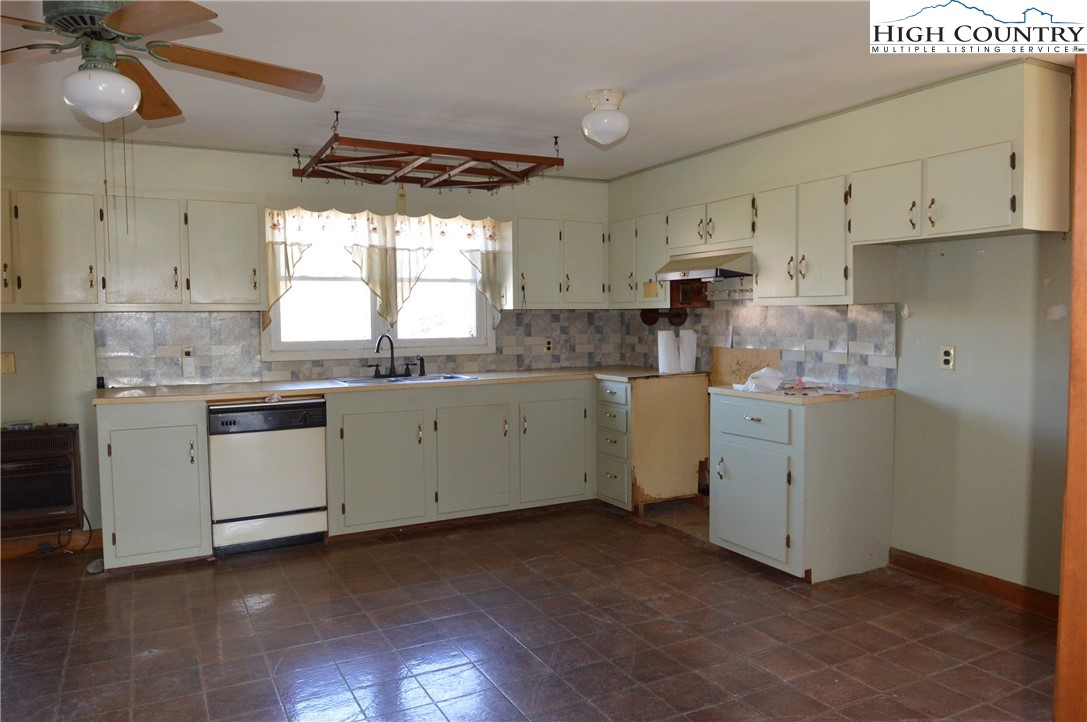 697 Phipps Road Sparta, NC 28675 - Photo 24 of 39 Gallery Image 24