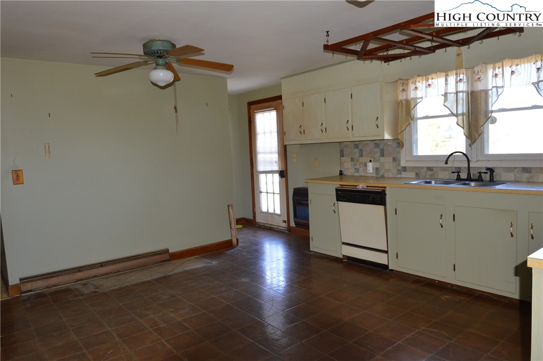 697 Phipps Road Sparta, NC 28675 - Photo 25 of 39 Gallery Image 25