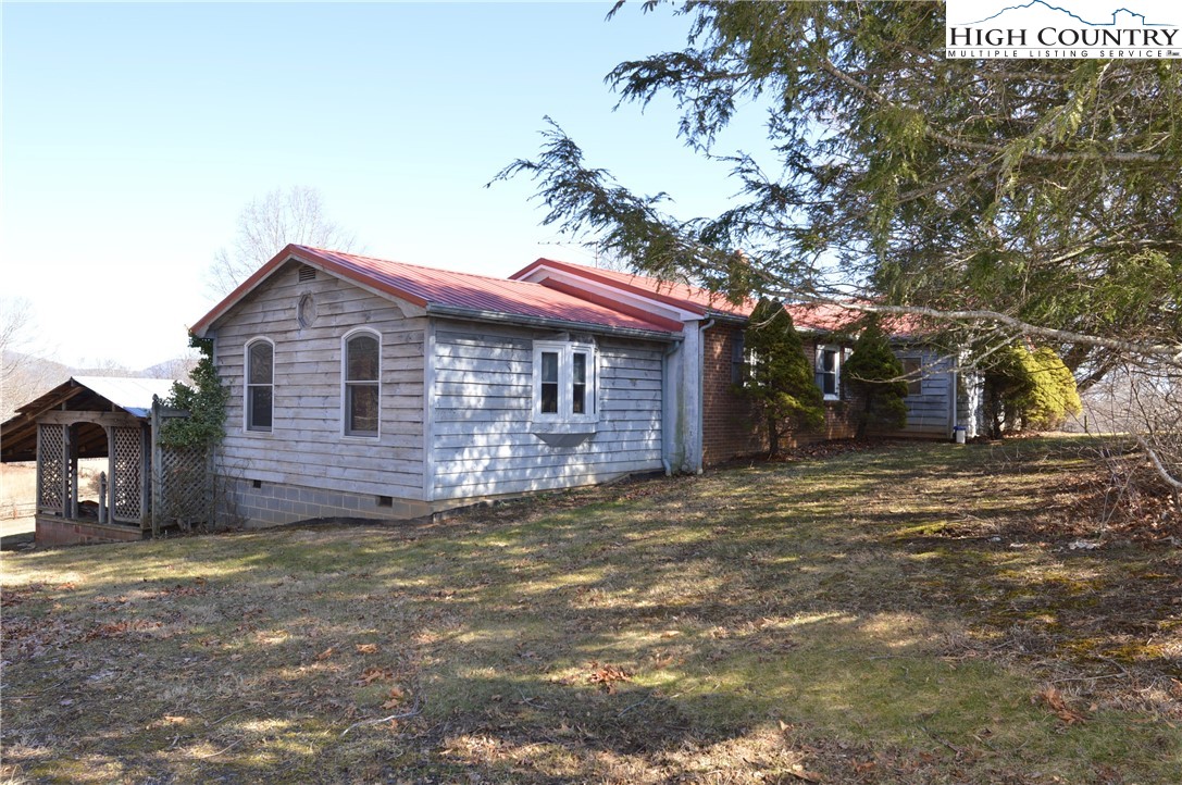 697 Phipps Road Sparta, NC 28675 - Photo 3 of 39 Gallery Image 3
