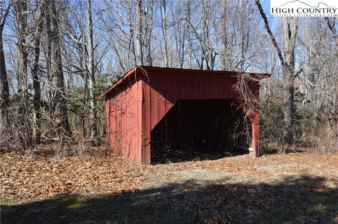 697 Phipps Road Sparta, NC 28675 - Photo 4 of 39 Gallery Image 4