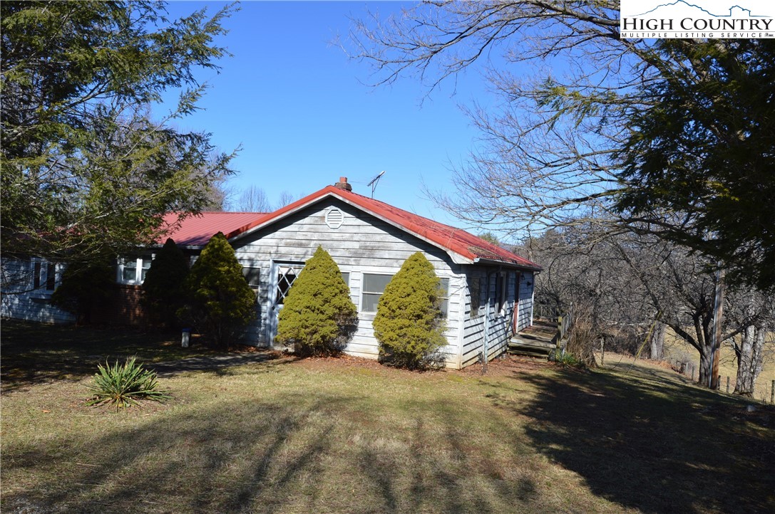 697 Phipps Road Sparta, NC 28675 - Photo 6 of 39 Gallery Image 6