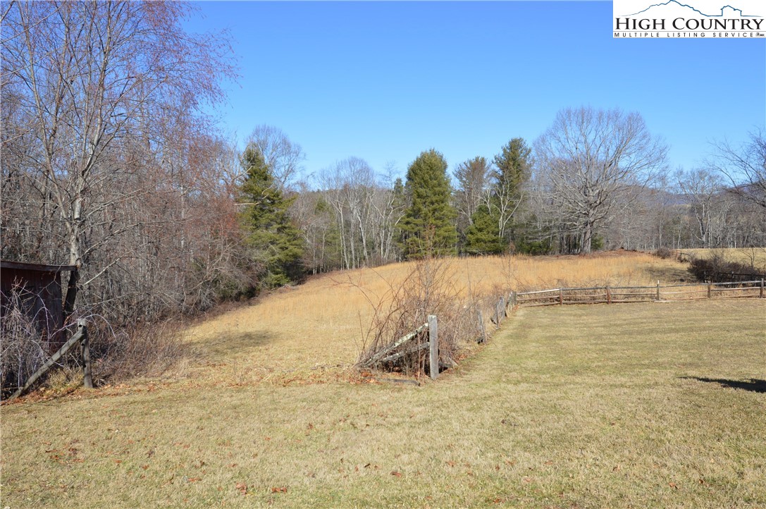 697 Phipps Road Sparta, NC 28675 - Photo 8 of 39 Gallery Image 8