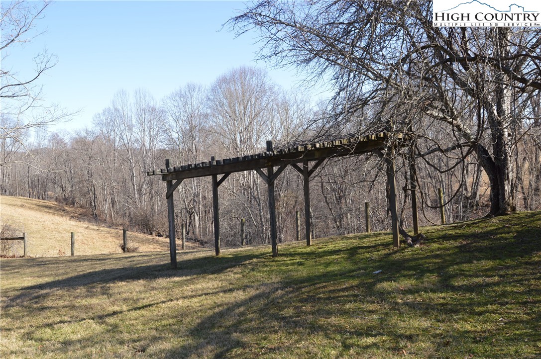 697 Phipps Road Sparta, NC 28675 - Photo 9 of 39 Gallery Image 9