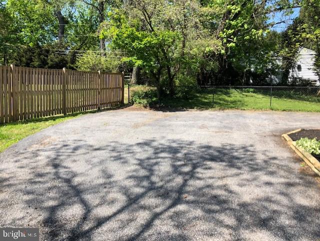 1206 Culvert Road Baltimore, MD 21286 - Photo 7 of 46 Huge Parking Pad for Multiple Cars