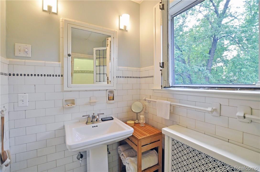 1371 Devonshire Road Grosse Pointe, MI 48230 - Photo 27 of 36 27.jpg