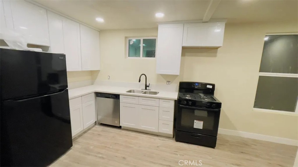 2944 6th Street Riverside, CA 92507 - Photo 6 of 11 5 bed kitchen