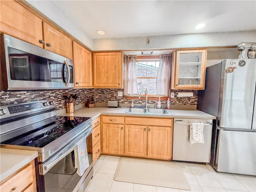 3921 Edge Road Pittsburgh, PA 15227 - Photo 4 of 36