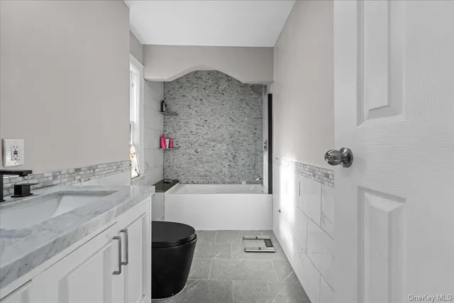 $699,999 | 128 Kimball Terrace, Yonkers, NY 10704