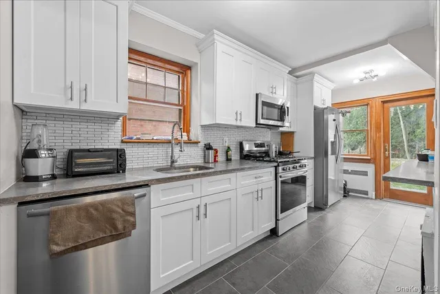 $699,999 | 128 Kimball Terrace, Yonkers, NY 10704