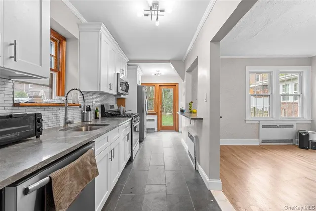 $699,999 | 128 Kimball Terrace, Yonkers, NY 10704