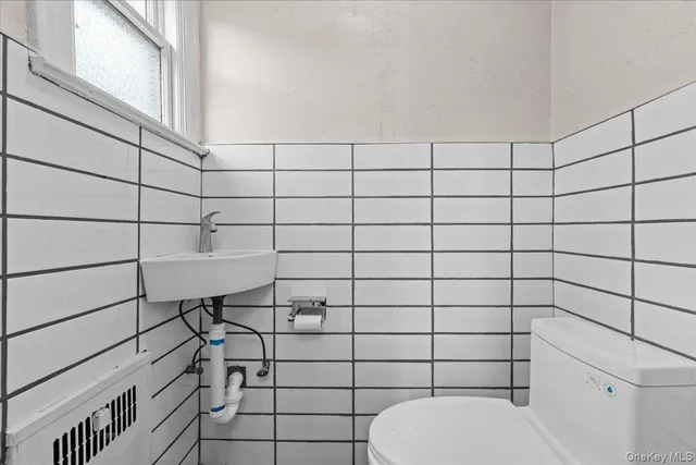 $699,999 | 128 Kimball Terrace, Yonkers, NY 10704