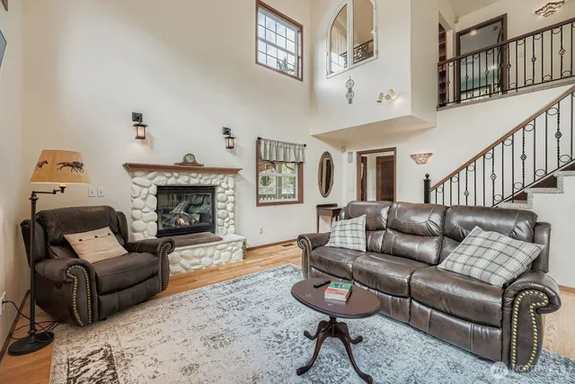 $900,000 | 30310 24th Avenue South, Roy, WA 98580