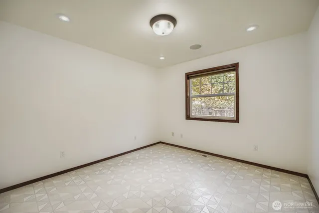 $900,000 | 30310 24th Avenue South, Roy, WA 98580