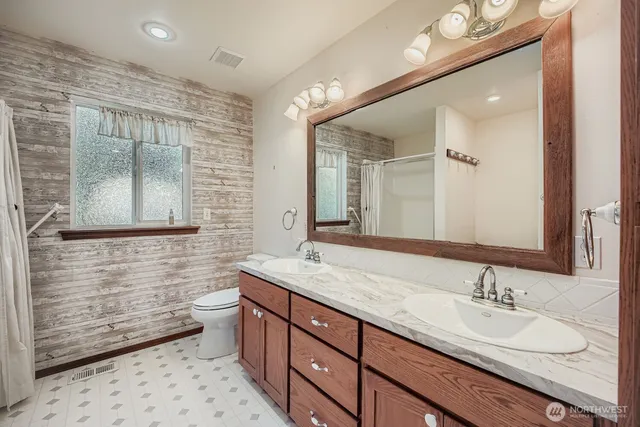 $900,000 | 30310 24th Avenue South, Roy, WA 98580