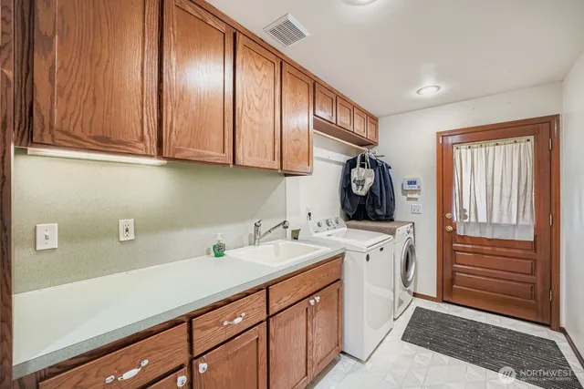 $900,000 | 30310 24th Avenue South, Roy, WA 98580