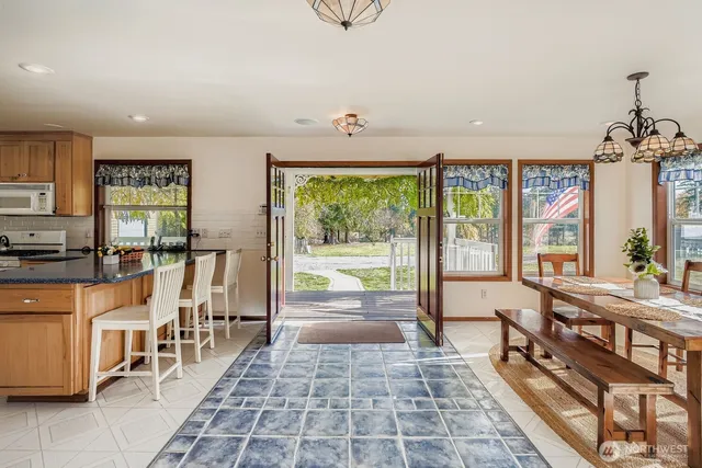 $900,000 | 30310 24th Avenue South, Roy, WA 98580