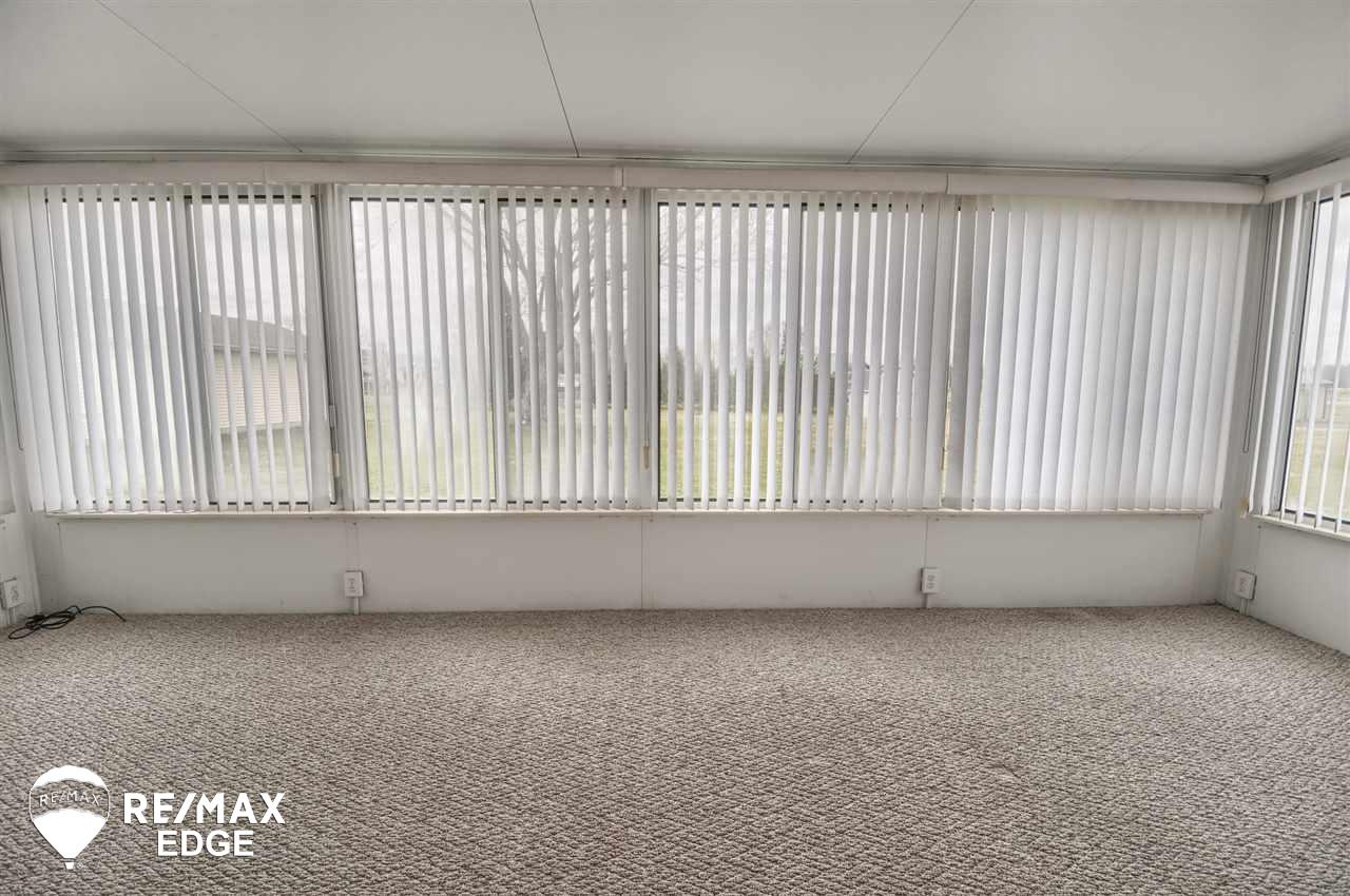 6484 Elms Road Swartz Creek, MI 48473 - Photo 9 of 29 31376093-8.JPG