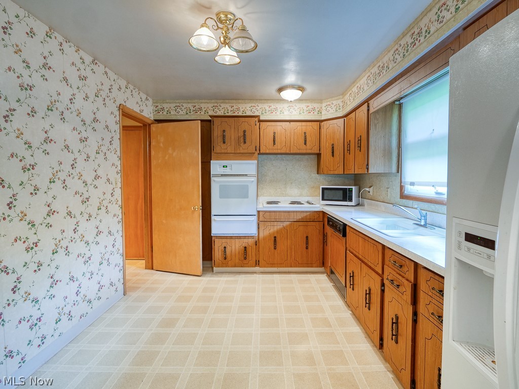 7540 Hoertz Road Cleveland, OH 44134 - Photo 7 of 20