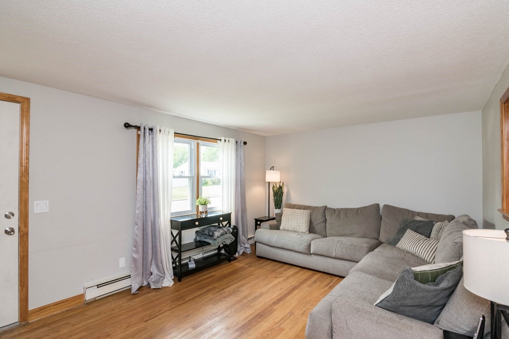 65 Hanson Drive Springfield, MA 01128 - Photo 7 of 27 Gallery Image 7