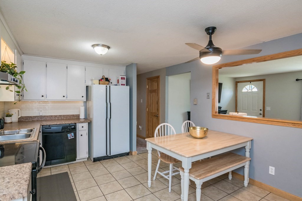 65 Hanson Drive Springfield, MA 01128 - Photo 10 of 27 Gallery Image 10