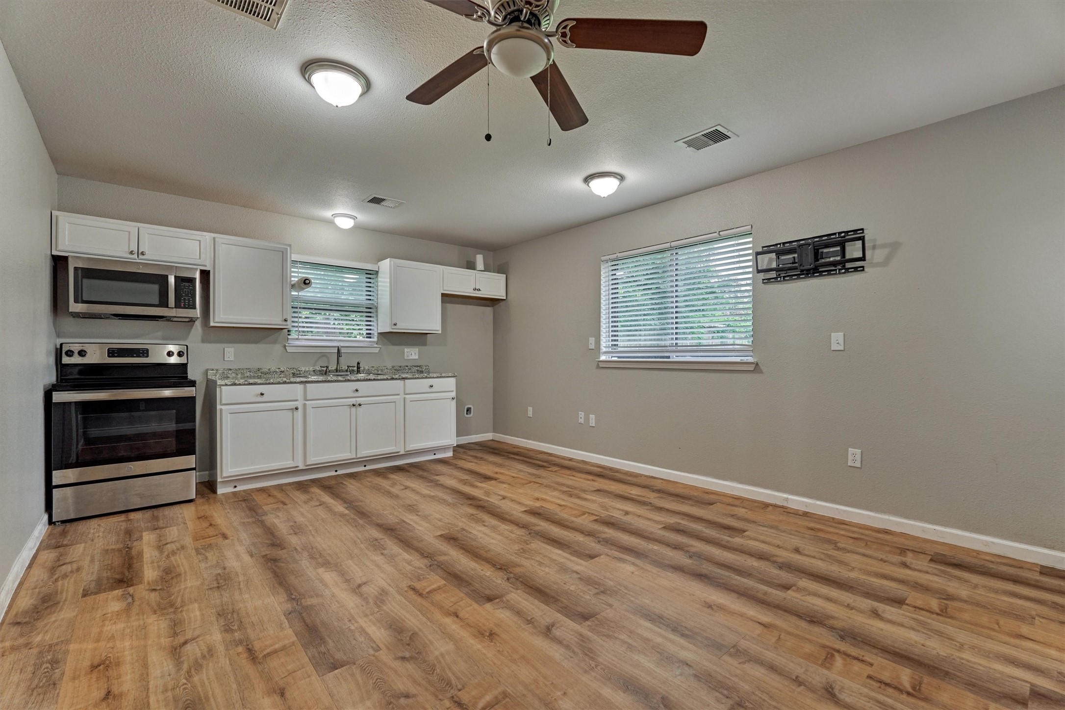 19426 Whitewood Drive Spring, TX 77373 - Photo 28 of 41 Casita: Living room and Kitchen