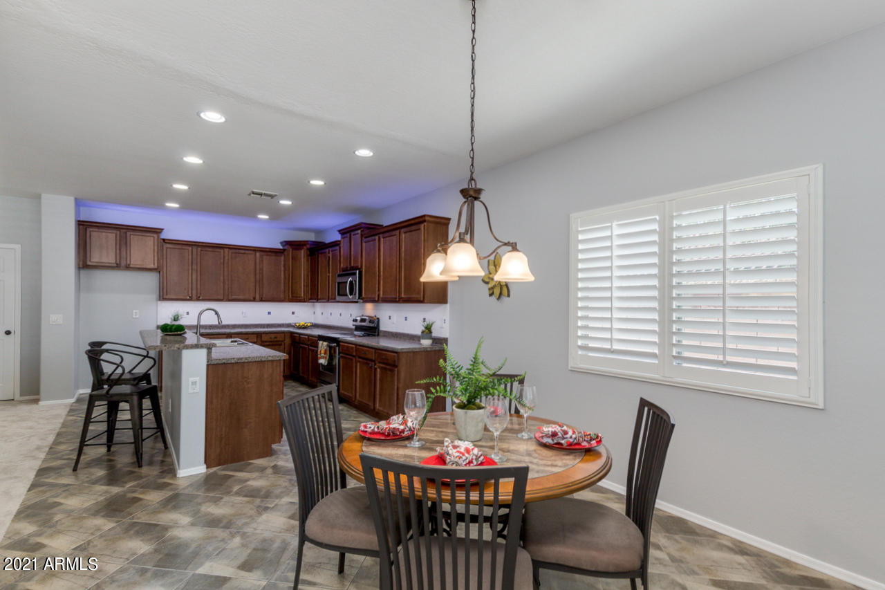 2714 East Rakestraw Lane Gilbert, AZ 85298 - Photo 11 of 42 15-Rakestraw