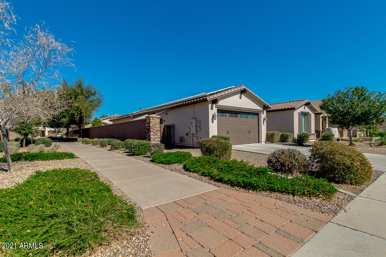 2714 East Rakestraw Lane Gilbert, AZ 85298 - Photo 3 of 42 02-Rakestraw