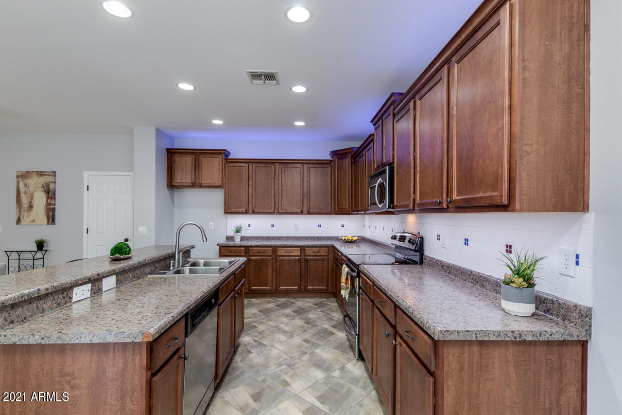 2714 East Rakestraw Lane Gilbert, AZ 85298 - Photo 5 of 42 11-Rakestraw