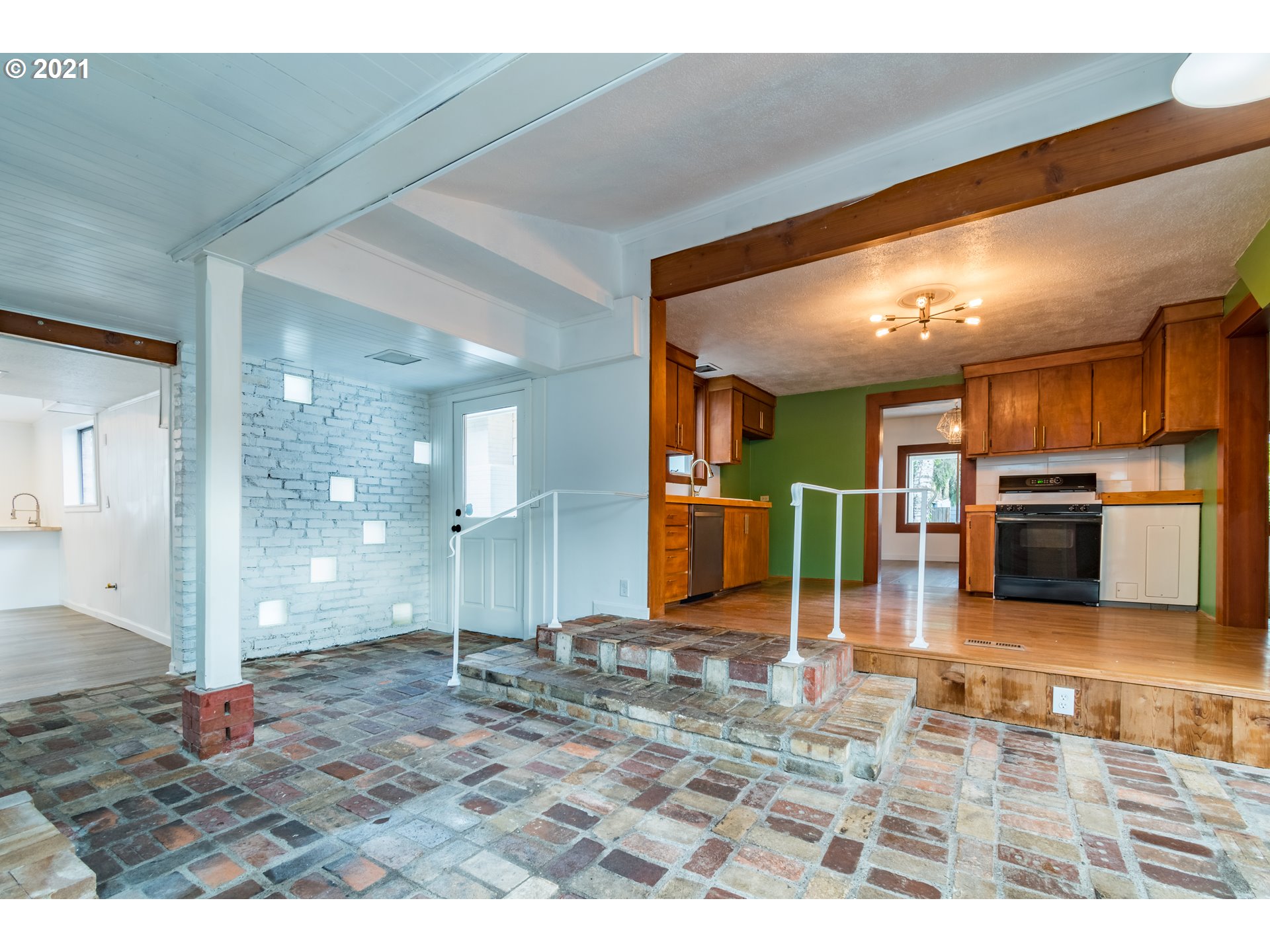 348 G Street Springfield, OR 97477 - Photo 16 of 32 Gallery Image 16