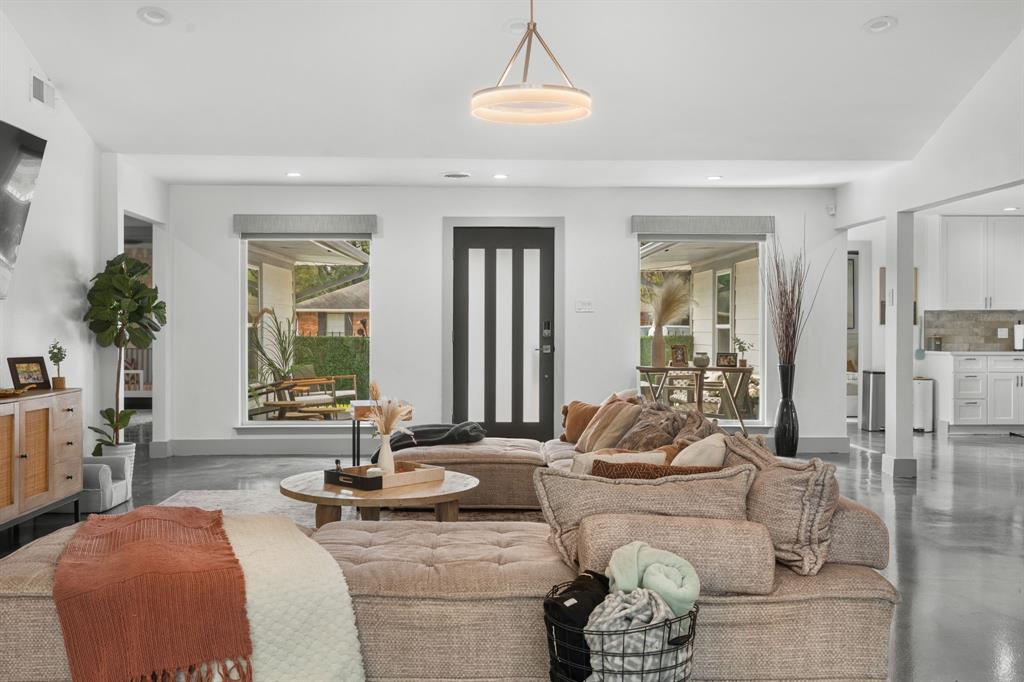 5029 Mill Run Road Dallas, TX 75244 - Photo 6 of 37 Gallery Image 6