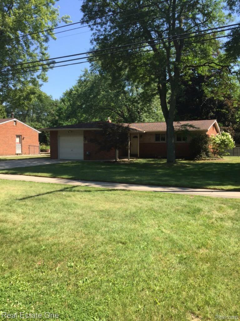 28029 West Nine Mile Road Farmington, MI 48336 - Photo 33 of 36 IMG_1685.jpg