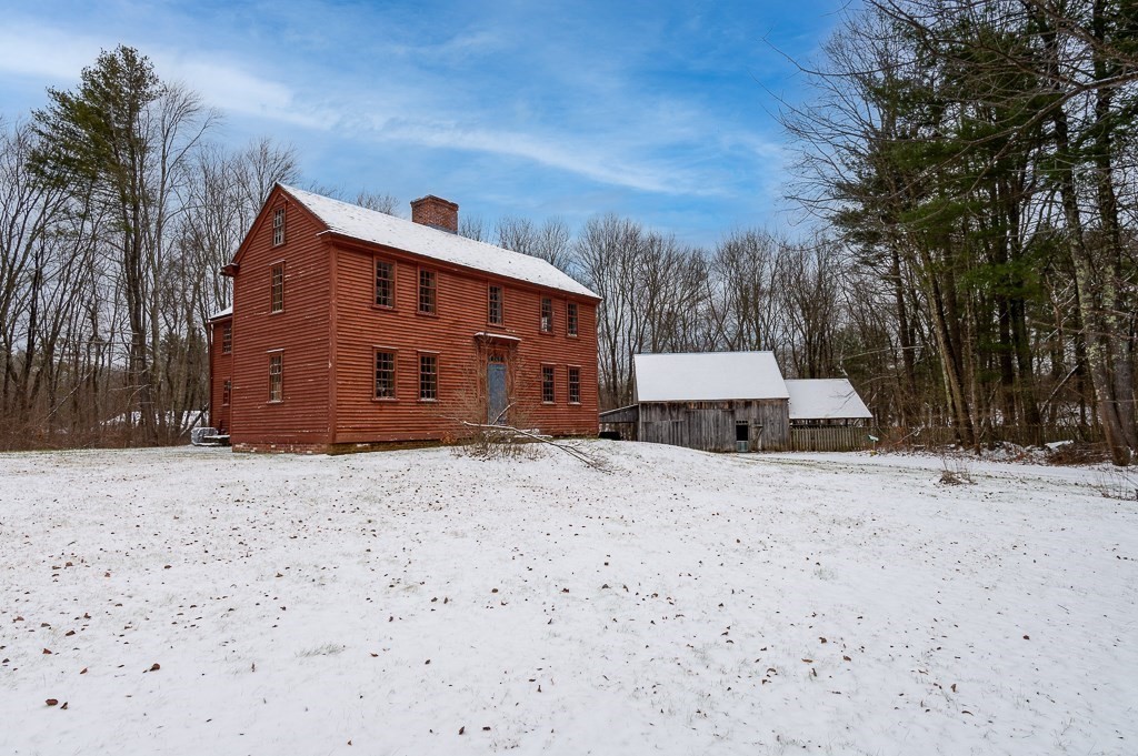 8 Old Common Road Sutton, MA 01590 - Photo 2 of 35 a front view of a house with a yard