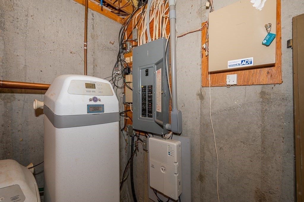 8 Old Common Road Sutton, MA 01590 - Photo 25 of 35 a utility room with dryer and washer