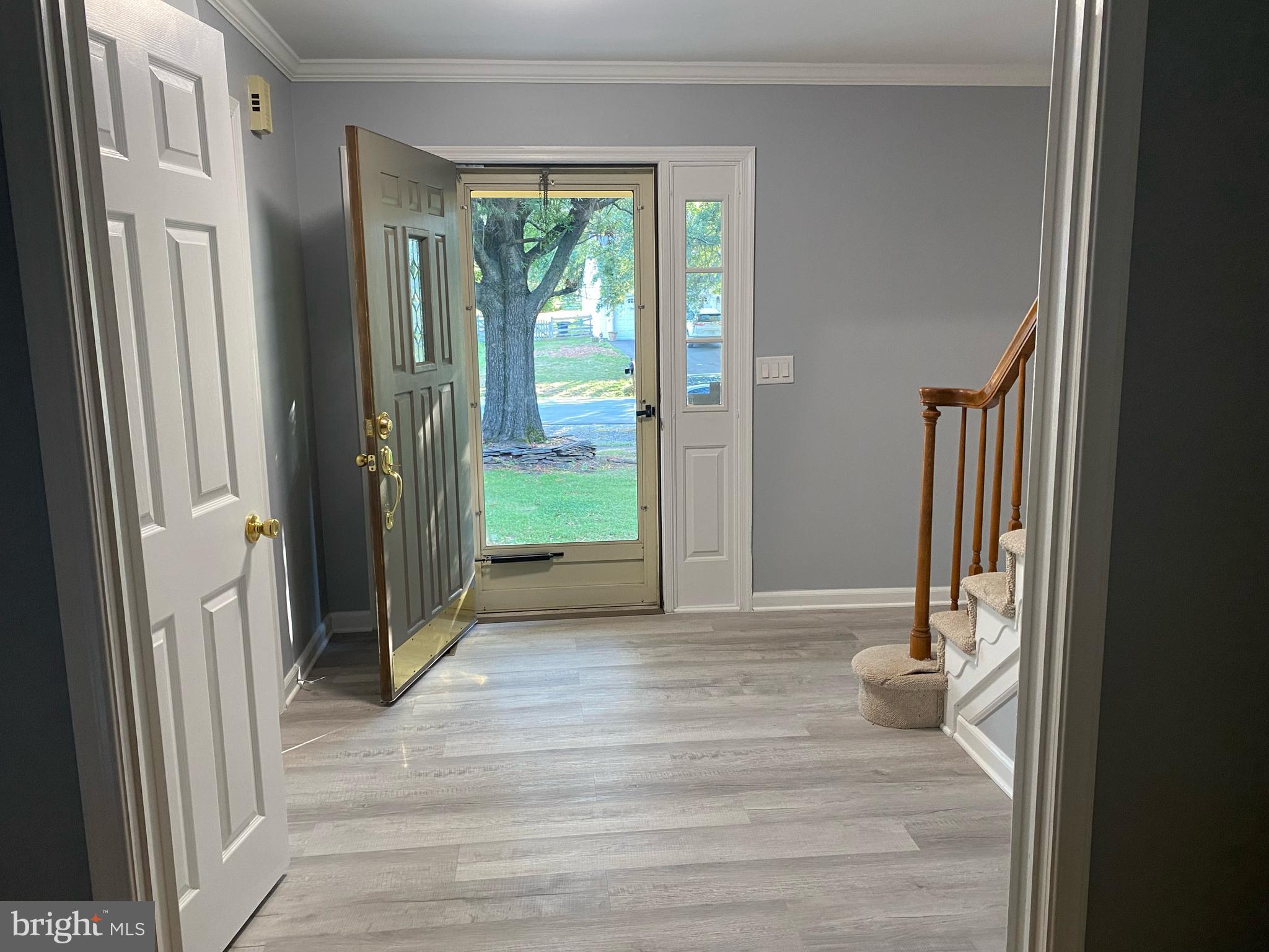 108 Hamilton Road Sterling, VA 20165 - Photo 3 of 48 Entrance