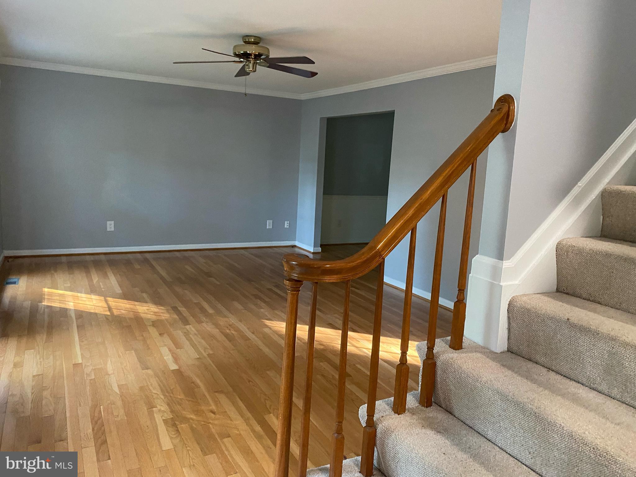 108 Hamilton Road Sterling, VA 20165 - Photo 23 of 48 Living Room