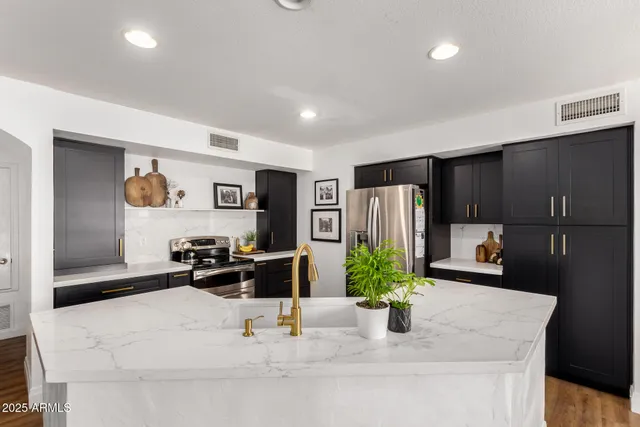 $689,000 | 1118 East Encinas Avenue, Gilbert, AZ 85234