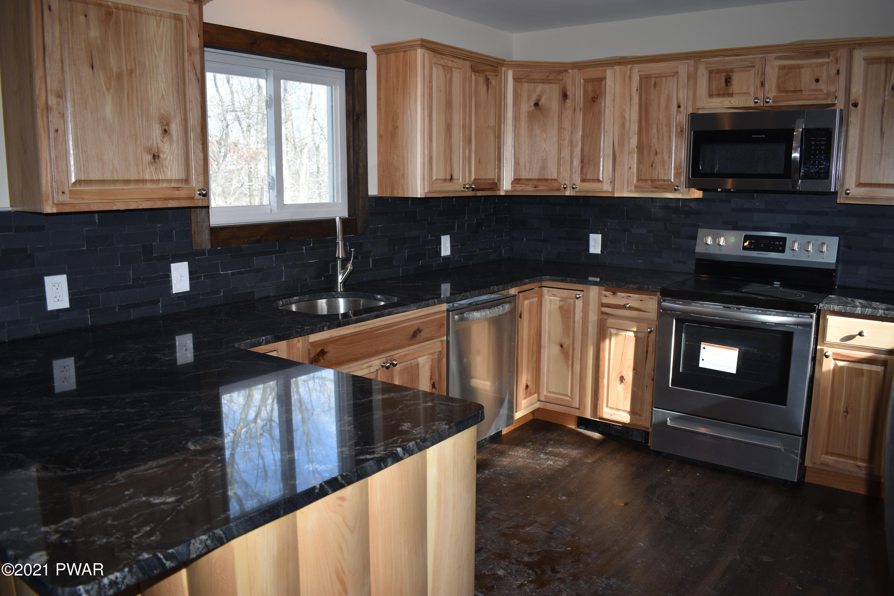 102 Ridge Road Hawley, PA 18428 - Photo 5 of 44