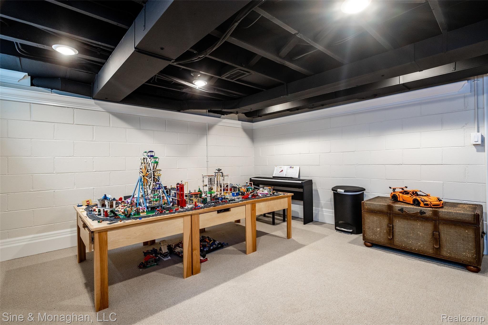 901 South Oxford Road Grosse Pointe, MI 48236 - Photo 60 of 72 901 S Oxford L058.jpg