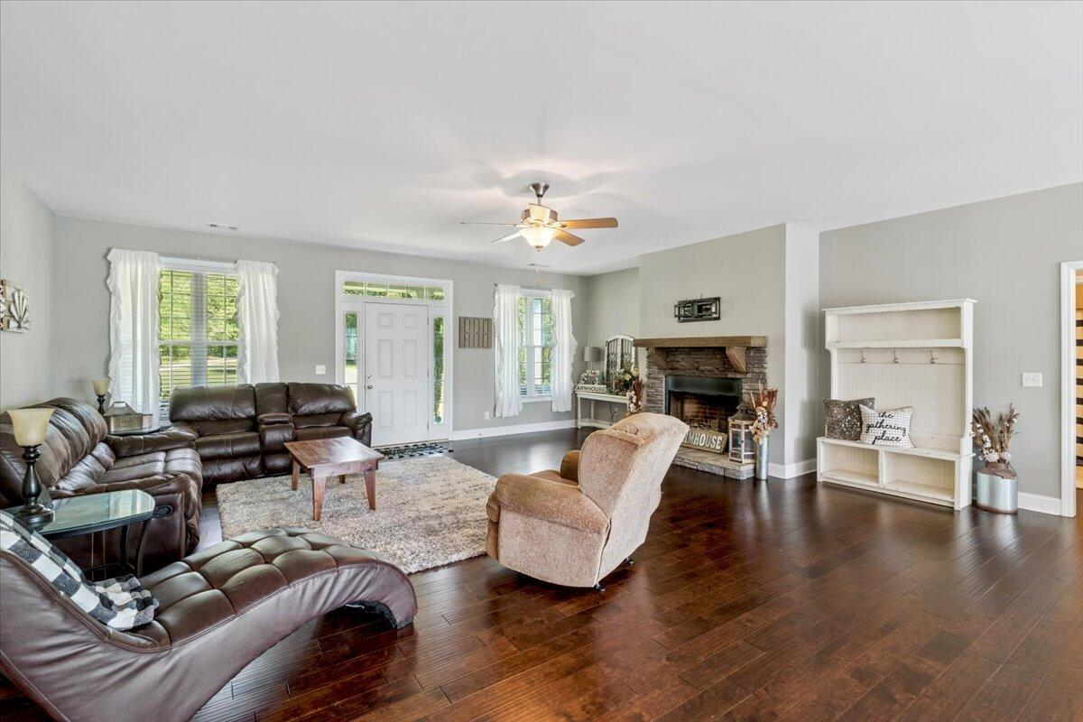 1609 Rock House Road Greenwood, SC 29646 - Photo 10 of 37 10-Family Room