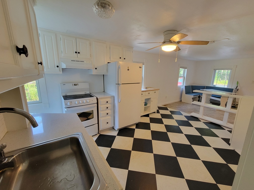 637 Wareham Road Plymouth, MA 02360 - Photo 8 of 17 Gallery Image 8