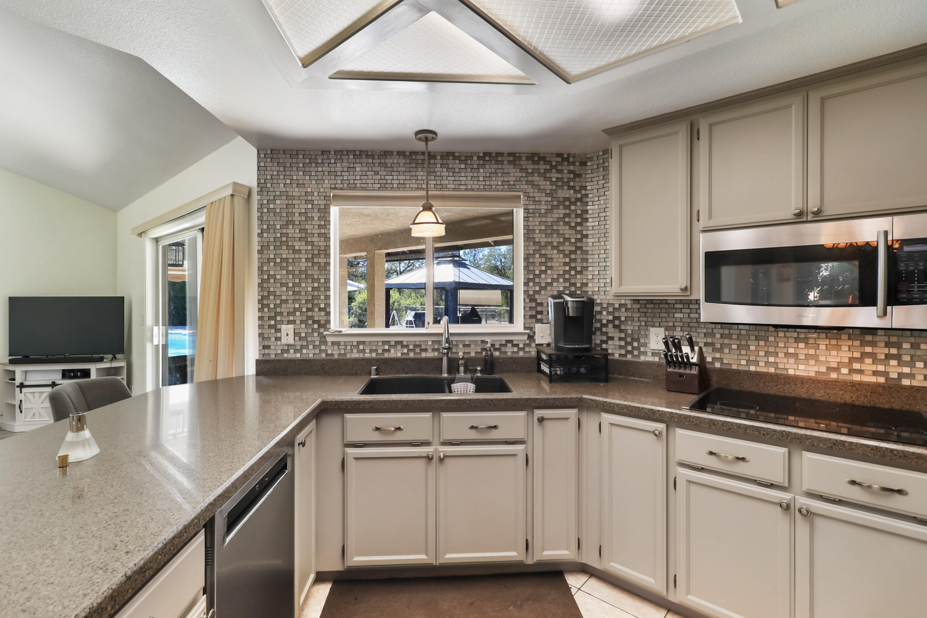 6720 Stallion Ridge Road Anderson, CA 96007 - Photo 13 of 41 IMG_1542